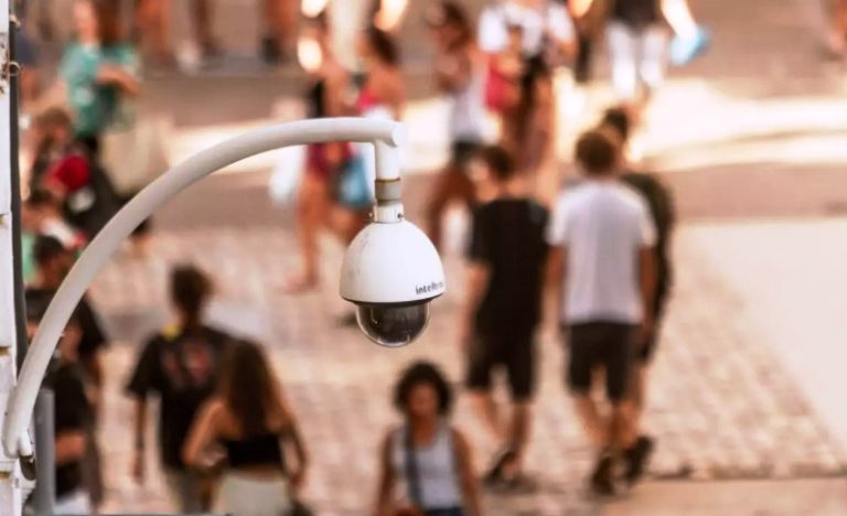 Deputados pedem urgência do governo na instalação de câmeras em escolas de SC