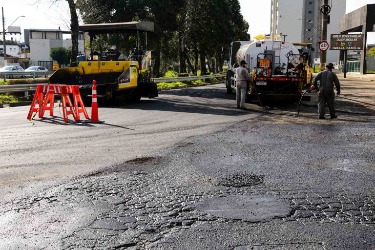 Obras na Avenida Belizário Ramos levantam questionamento sobre custos.