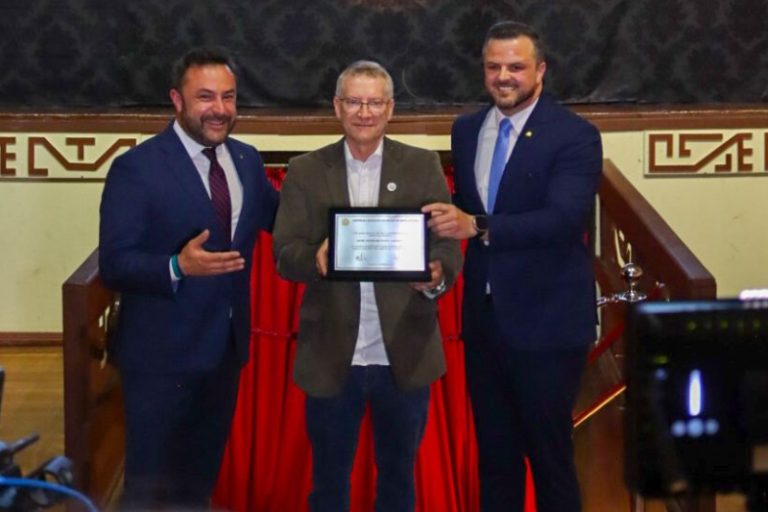 ALESC: Homenagem à Unifacvest pelos 27 anos de contribuição ao desenvolvimento de Lages