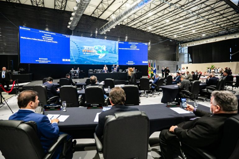 ALESC: Deputados aprovam projetos sobre farmácias, combate à pedofilia e capacitação em primeiros socorros