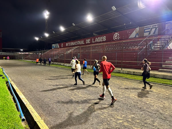 Pista de atletismo do Estádio Vidal Ramos Júnior funciona em horário especial em janeiro